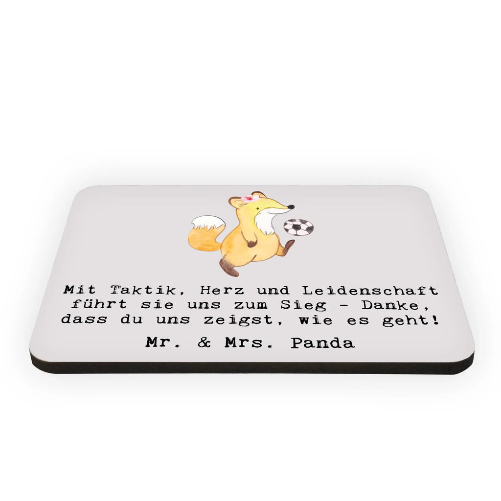 Magnet Mit Taktik, Herz und Leidenschaft führt sie uns zum Sieg - Danke, dass du uns zeigst, wie es geht! Kühlschrank Dekoration, Kühlschrankmagnet, Notiz Magnet, Whiteboard Magnet, Motivmagnete, Dekomagnet, Souvenir Magnet, Pinnwandmagnet, Geschenk, Sport, Sportart, Hobby, Schenken, Danke, Dankeschön, Auszeichnung, Gewinn, Sportler