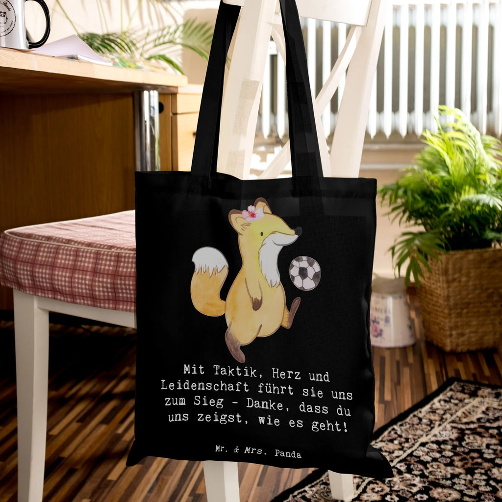 Tragetasche Fußball Trainerin Jutetasche, Tragetasche, Laptoptasche, Schultertasche, Strandtasche, Shopper, Beuteltasche, Stoffbeutel, Tasche, Badetasche, Umhängetasche, Stofftasche, Beutel, Einkaufstasche, Einkaufstüte, Jutebeutel, Geschenk, Sport, Sportart, Hobby, Schenken, Danke, Dankeschön, Auszeichnung, Gewinn, Sportler