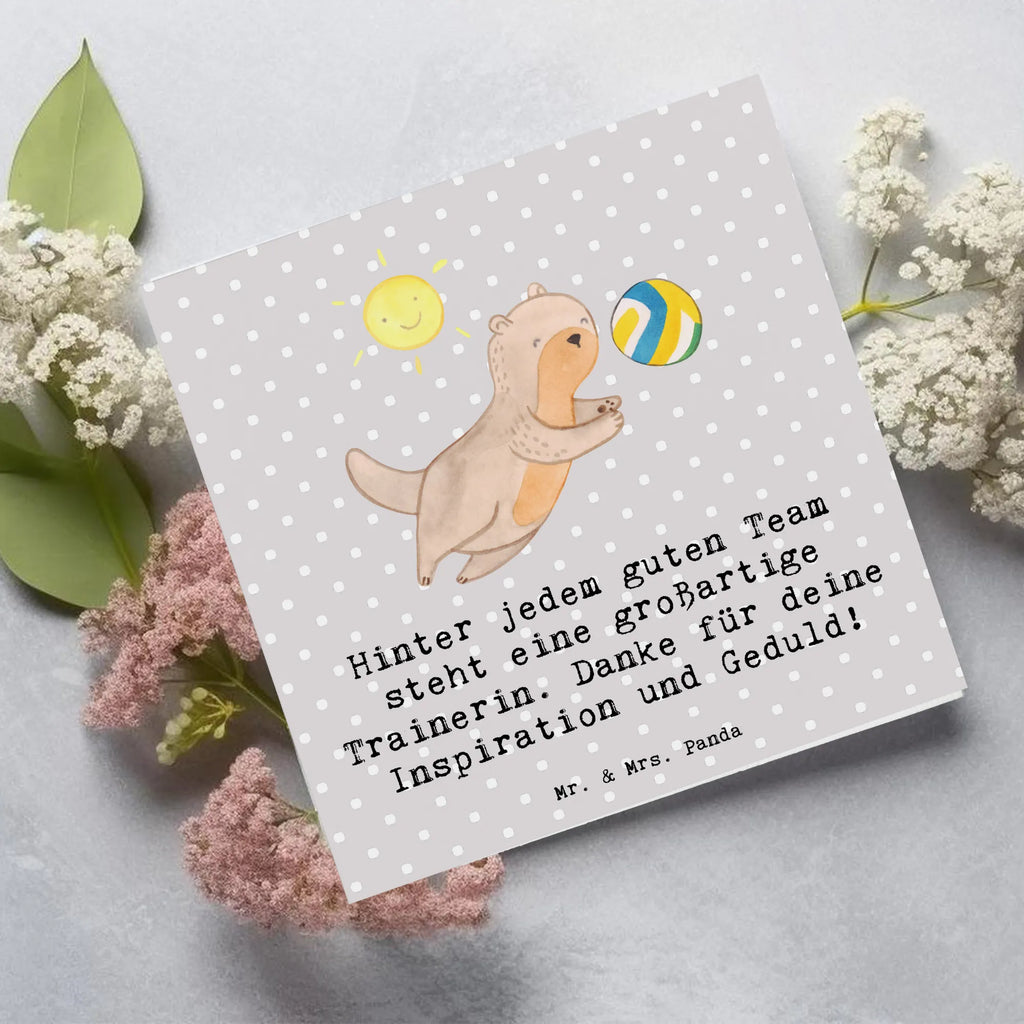 Deluxe Card Hinter jedem guten Team steht eine großartige Trainerin. Danke für deine Inspiration und Geduld! Glückwunschkarte, Geburtstagskarte, Grußkarte, Klappkarte, Einladungskarte, Hochwertige Grußkarte, Karte, Hochzeitskarte, Hochwertige Klappkarte, Geschenk, Sport, Sportart, Hobby, Schenken, Danke, Dankeschön, Auszeichnung, Gewinn, Sportler