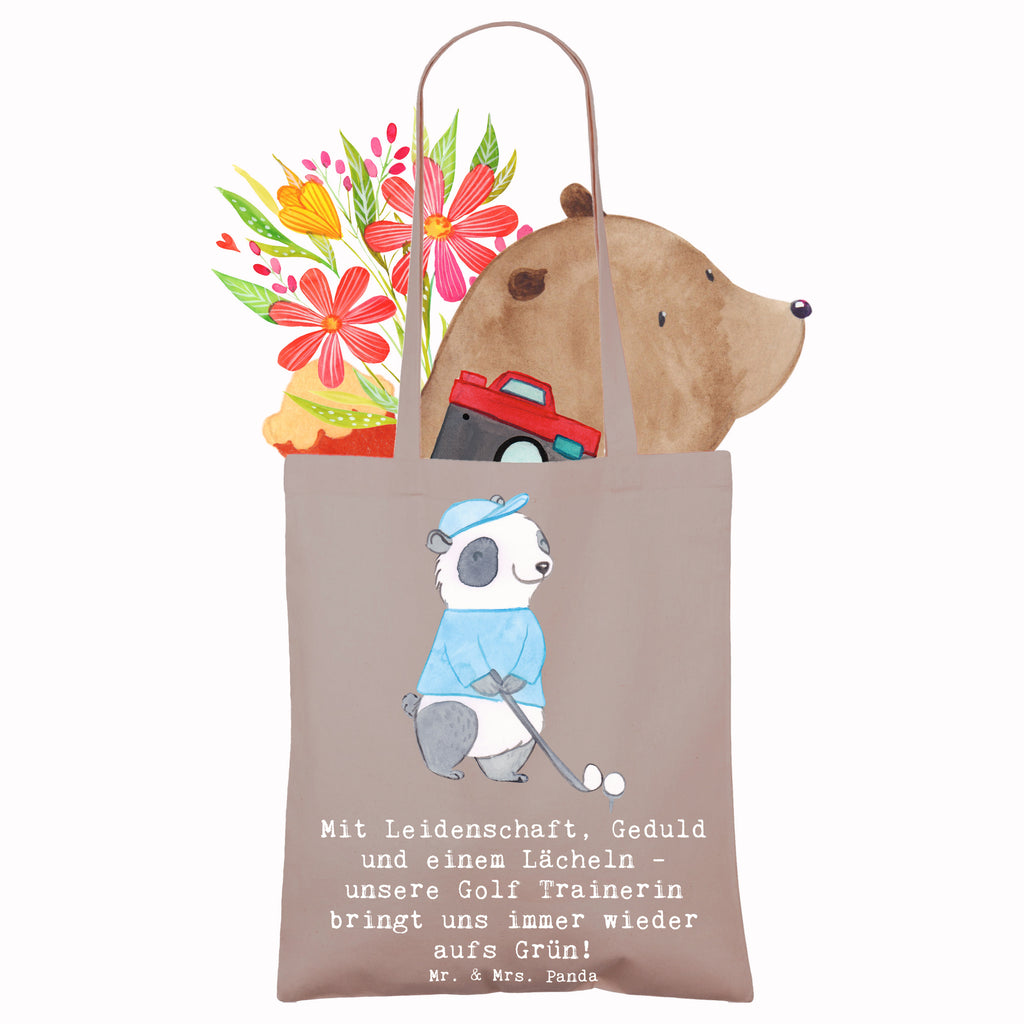 Tote bag Mit Leidenschaft, Geduld und einem Lächeln - unsere Golf Trainerin bringt uns immer wieder aufs Grün! Shopper, Einkaufstüte, Tasche, Tragetasche, Einkaufstasche, Stofftasche, Strandtasche, Jutebeutel, Laptoptasche, Jutetasche, Badetasche, Stoffbeutel, Beutel, Umhängetasche, Schultertasche, Beuteltasche, Geschenk, Sport, Sportart, Hobby, Schenken, Danke, Dankeschön, Auszeichnung, Gewinn, Sportler