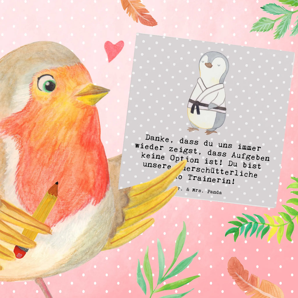 Deluxe Card Danke, dass du uns immer wieder zeigst, dass Aufgeben keine Option ist! Du bist unsere unerschütterliche Judo Trainerin! Klappkarte, Karte, Glückwunschkarte, Hochwertige Klappkarte, Hochzeitskarte, Grußkarte, Geburtstagskarte, Einladungskarte, Hochwertige Grußkarte, Geschenk, Sport, Sportart, Hobby, Schenken, Danke, Dankeschön, Auszeichnung, Gewinn, Sportler