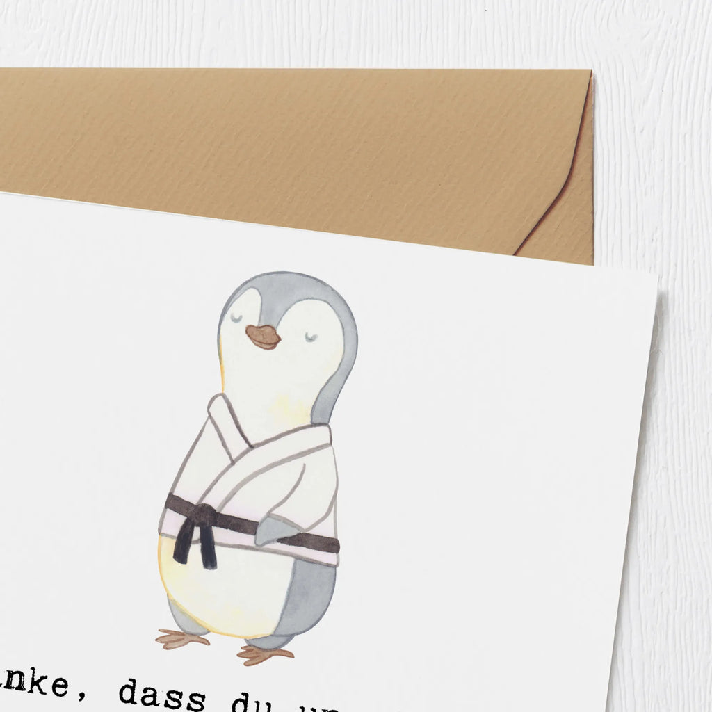 Deluxe Card Danke, dass du uns immer wieder zeigst, dass Aufgeben keine Option ist! Du bist unsere unerschütterliche Judo Trainerin! Klappkarte, Karte, Glückwunschkarte, Hochwertige Klappkarte, Hochzeitskarte, Grußkarte, Geburtstagskarte, Einladungskarte, Hochwertige Grußkarte, Geschenk, Sport, Sportart, Hobby, Schenken, Danke, Dankeschön, Auszeichnung, Gewinn, Sportler