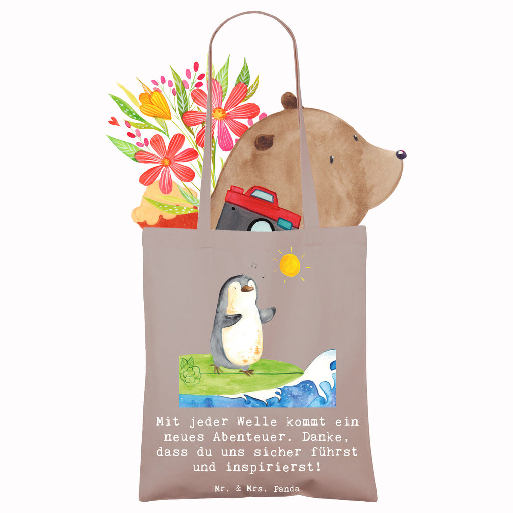 Tote bag Mit jeder Welle kommt ein neues Abenteuer. Danke, dass du uns sicher führst und inspirierst! Beutel, Shopper, Einkaufstasche, Jutebeutel, Jutetasche, Tasche, Stoffbeutel, Tragetasche, Laptoptasche, Badetasche, Stofftasche, Umhängetasche, Strandtasche, Schultertasche, Einkaufstüte, Beuteltasche, Geschenk, Sport, Sportart, Hobby, Schenken, Danke, Dankeschön, Auszeichnung, Gewinn, Sportler