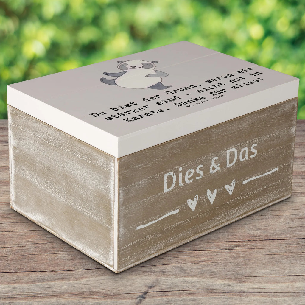 Wooden chest Du bist der Grund, warum wir stärker sind - nicht nur in Karate. Danke für alles! XXL, Geschenkdose, Erinnerungskiste, Holzkiste, Dekokiste, Erinnerungsbox, Schatzkiste, Schatulle, Kiste, Geschenkbox, Truhe, Aufbewahrungsbox, Geschenk, Sport, Sportart, Hobby, Schenken, Danke, Dankeschön, Auszeichnung, Gewinn, Sportler