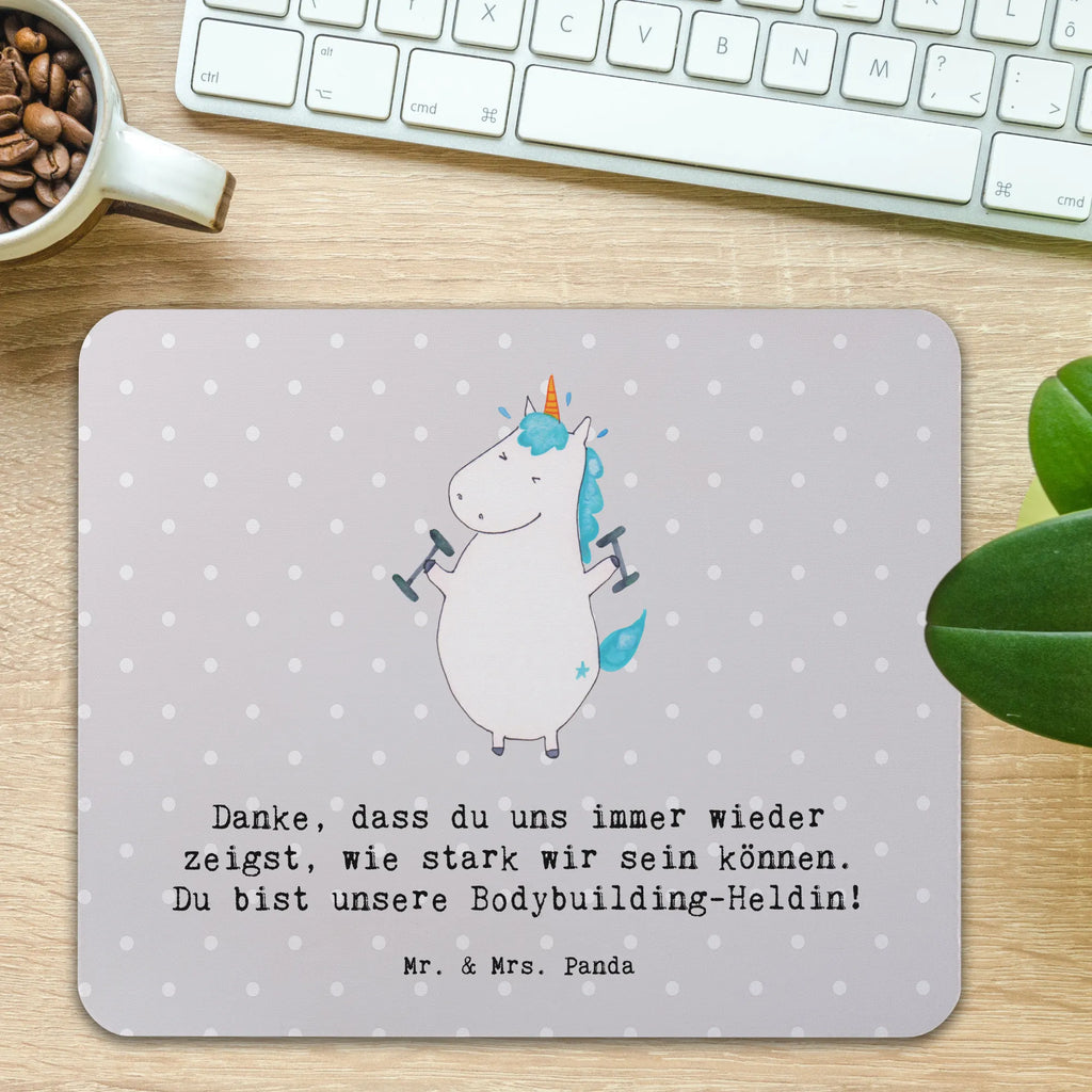Mouse mat Danke, dass du uns immer wieder zeigst, wie stark wir sein können. Du bist unsere Bodybuilding-Heldin! Einzigartiges Mauspad, Büroausstattung, PC Zubehör, Arbeitszimmer, Computer zubehör, Designer Mauspad, Mauspad Büro, Mousepad, Mauspad, Mausunterlage, Geschenk, Sport, Sportart, Hobby, Schenken, Danke, Dankeschön, Auszeichnung, Gewinn, Sportler