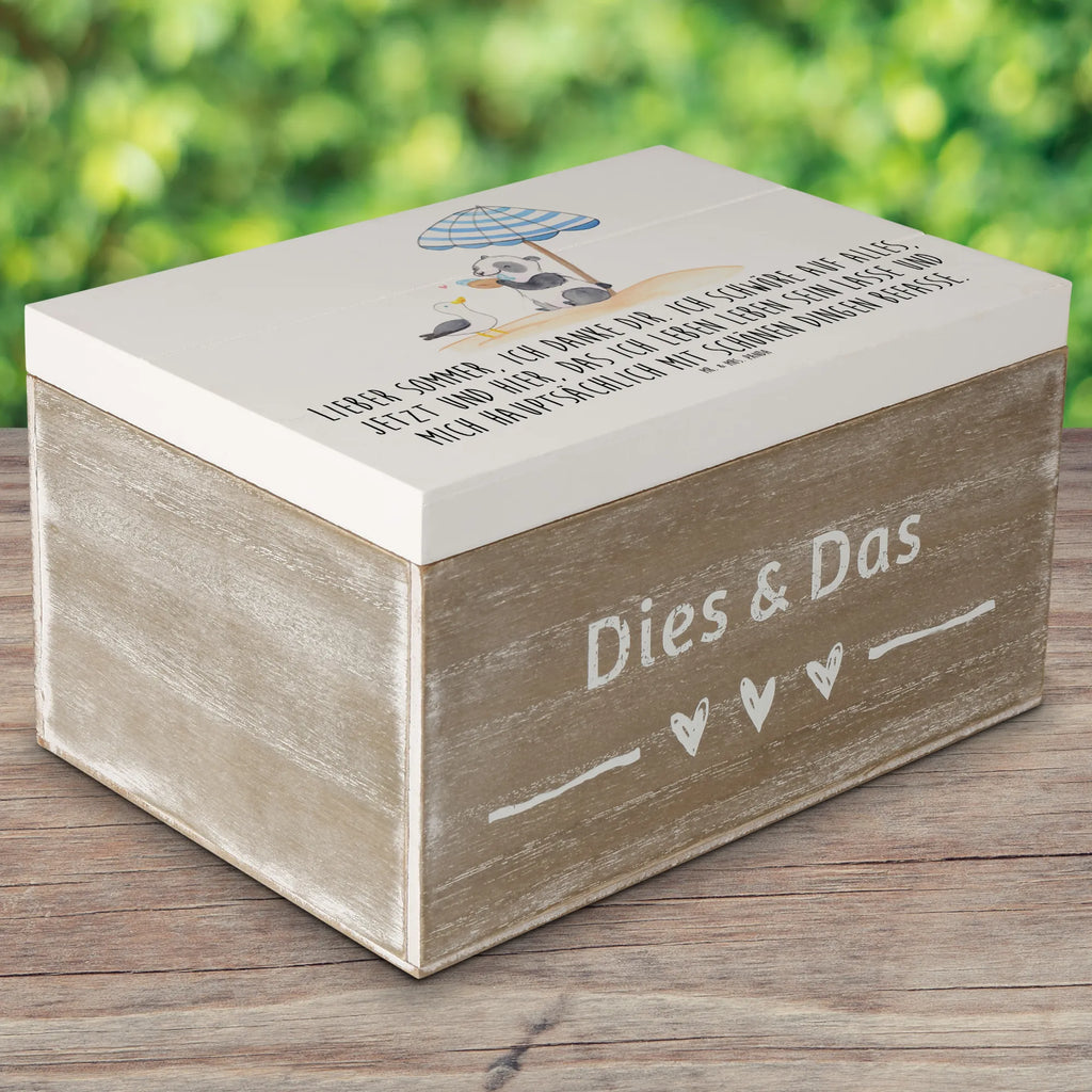 Wooden chest Lieber Sommer, ich danke dir. Ich schwöre auf alles, jetzt und hier, das ich Leben leben sein lasse und mich hauptsächlich mit schönen Dingen befasse. Aufbewahrungsbox, Dekokiste, Geschenkbox, Truhe, Holzkiste, Geschenkdose, Erinnerungsbox, Schatzkiste, Kiste, XXL, Erinnerungskiste, Schatulle, Sommer, Sommermotive, Urlaubsmotive, Produkte für Urlauber, Sommer Produkte