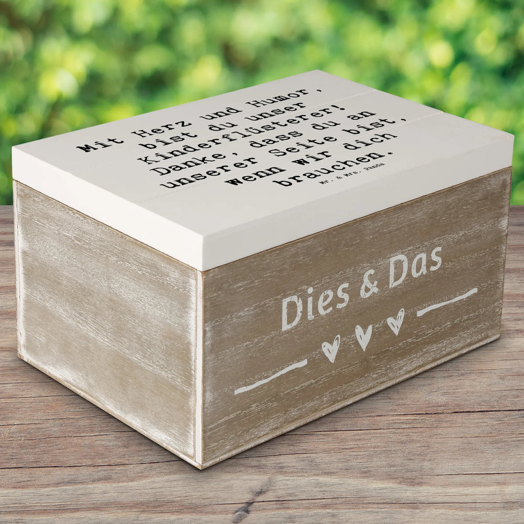 Wooden chest Saying Mit Herz und Humor, bist du unser Kinderflüsterer! Danke, dass du an unserer Seite bist, wenn wir dich brauchen. Holzkiste, Kiste, Schatzkiste, Truhe, Schatulle, XXL, Erinnerungsbox, Erinnerungskiste, Dekokiste, Aufbewahrungsbox, Geschenkbox, Geschenkdose