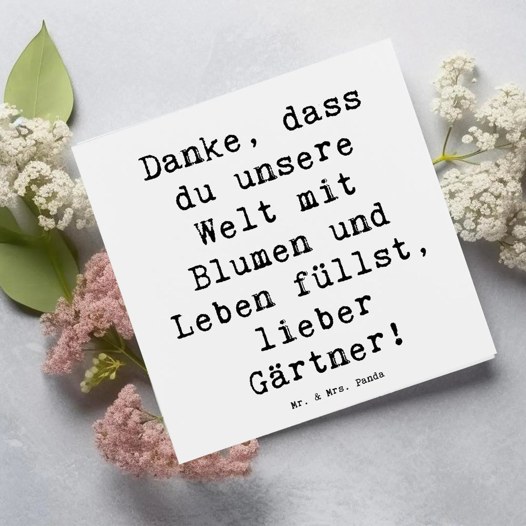 Deluxe Card Saying Danke, dass du unsere Welt mit Blumen und Leben füllst, lieber Gärtner! Karte, Hochwertige Klappkarte, Geburtstagskarte, Einladungskarte, Hochwertige Grußkarte, Grußkarte, Hochzeitskarte, Glückwunschkarte, Klappkarte, sprüche, zitate, spruch kollektion, inspiration, motivation, lebensweisheiten, geschenkideen, wanddeko, wohnaccessoires, sprüche sammlung, schöne sprüche, glück, liebe, freude, lächeln, alltag verschönern, nachhaltige geschenke, dekoration, kreativ, einzigartig, shopify, mr and mrs panda