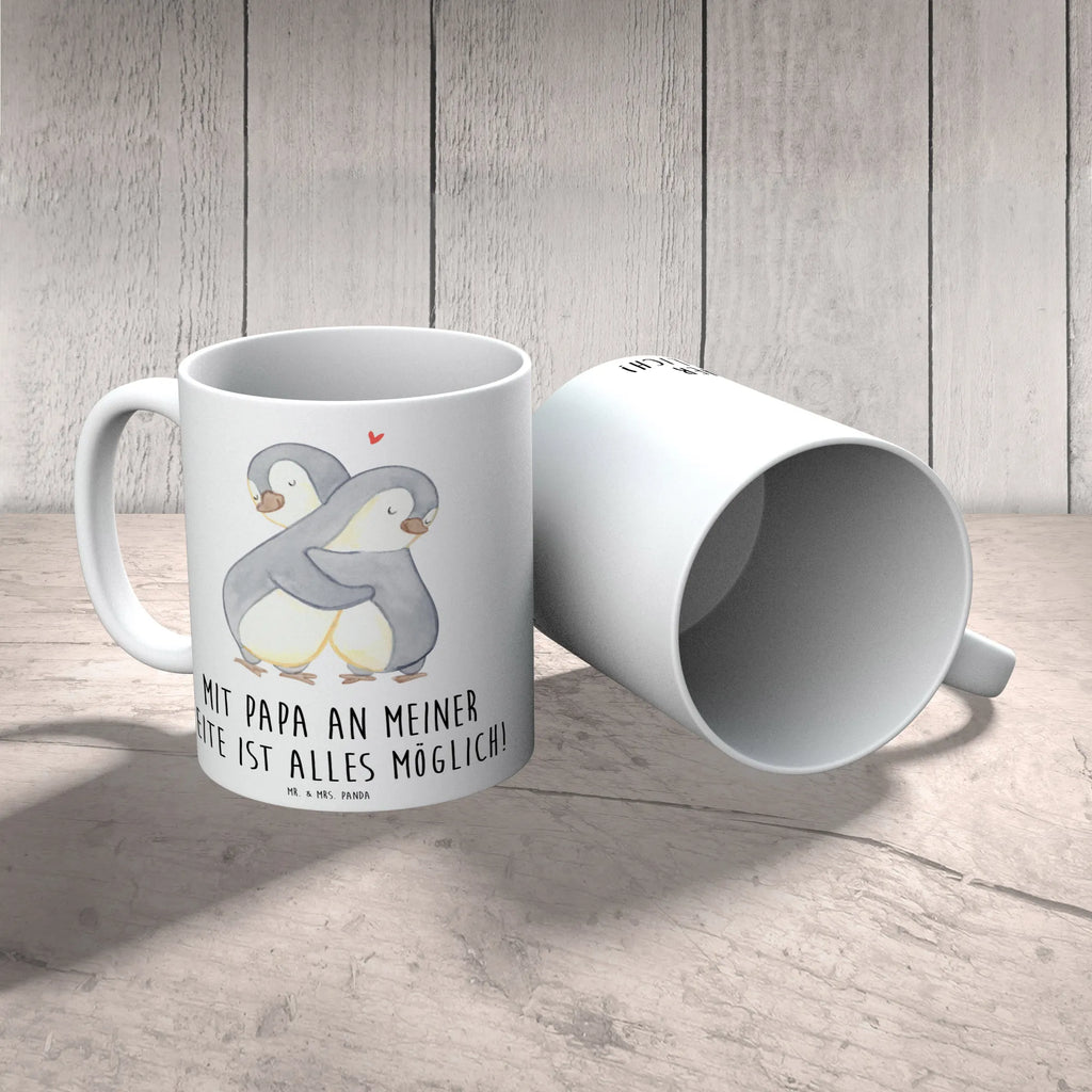 Mug Mit Papa an meiner Seite ist alles möglich! Keramiktasse, Tasse, Kaffeetasse, Geschenktasse, Tasse mit Zitaten, Bürotasse, Tasse mit Motiven, Teetasse, Porzellantasse, sprüche, zitate, spruch kollektion, inspiration, motivation, lebensweisheiten, geschenkideen, wanddeko, wohnaccessoires, sprüche sammlung, schöne sprüche, glück, liebe, freude, lächeln, alltag verschönern, nachhaltige geschenke, dekoration, kreativ, einzigartig, shopify, mr and mrs panda