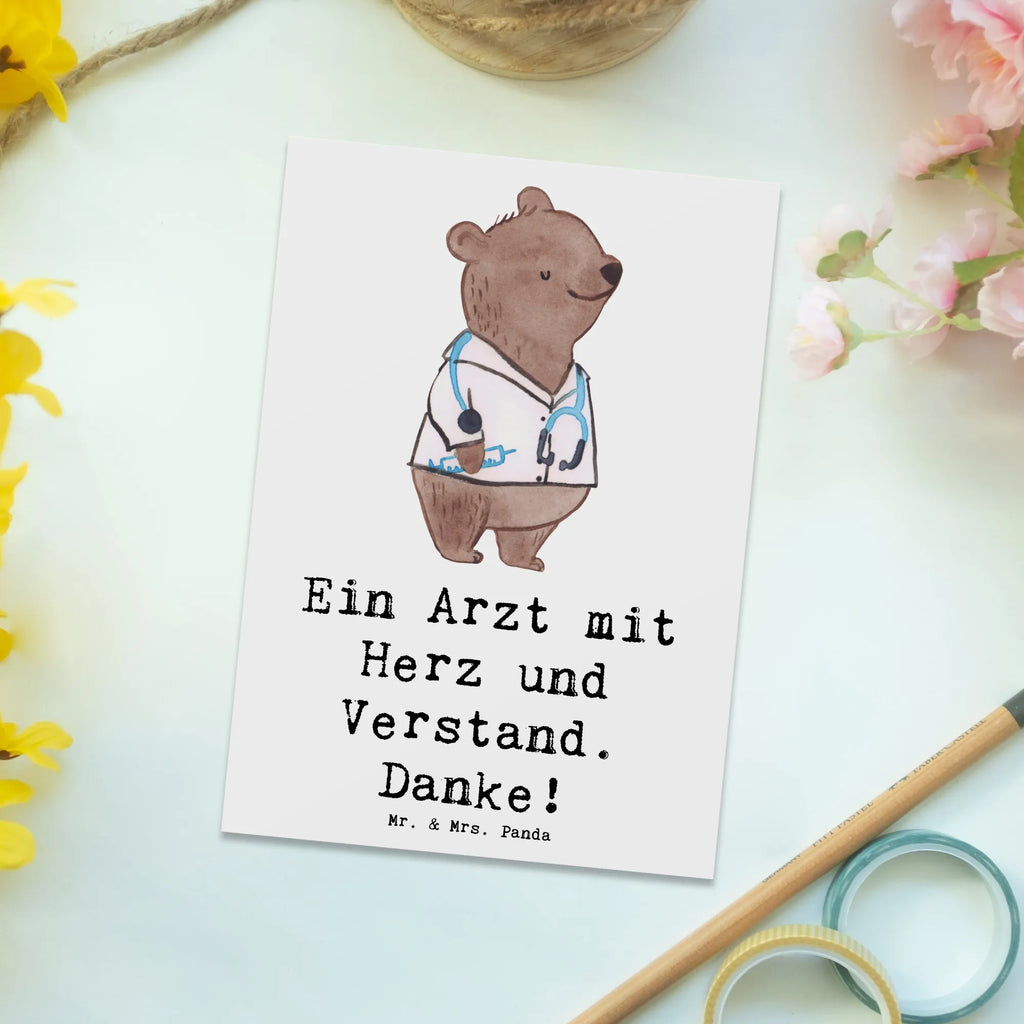 Postcard Ein Arzt mit Herz und Verstand. Danke! Designkarte, einzelkarte, Motivkarte, Kunstkarten, Postkarte, Fotokarte, Grußkarte, Postkarten, bildkarte, Ansichtskarten, Ansichtskarte, kunstkarte, spruchkarte, wanddeko, liebe, glück, sprüche, geschenkideen, alltag verschönern, lebensweisheiten, schöne sprüche, wohnaccessoires, motivation, zitate, nachhaltige geschenke, sprüche sammlung, inspiration, shopify, freude, spruch kollektion, mr and mrs panda, Dekoration, Lächeln, Kreativ, Einzigartig
