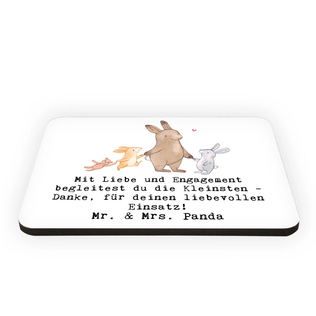 Magnet Saying Mit Liebe und Engagement begleitest du die Kleinsten - Danke, für deinen liebevollen Einsatz! Dekomagnet, Notiz Magnet, Motivmagnete, Kühlschrank Dekoration, Souvenir Magnet, Pinnwandmagnet, Whiteboard Magnet, Kühlschrankmagnet