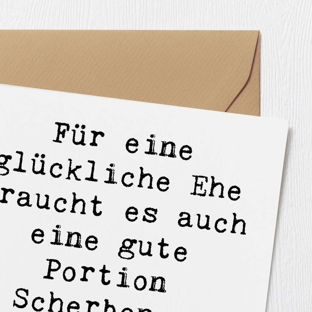 Deluxe Card Saying Für eine glückliche Ehe braucht es auch eine gute Portion Scherben - Prost beim Polterabend! Karte, Grußkarte, Klappkarte, Einladungskarte, Glückwunschkarte, Hochzeitskarte, Geburtstagskarte, Hochwertige Grußkarte, Hochwertige Klappkarte, Hochzeit, Hochzeitsgeschenk, Ehe, Hochzeitsfeier, Trauung, Trauungsgeschenk, Verlobungsfeier, Verlobungsgeschenk, Hochzeitsgeschenkideen, Hochzeitsgeschenke für Brautpaar