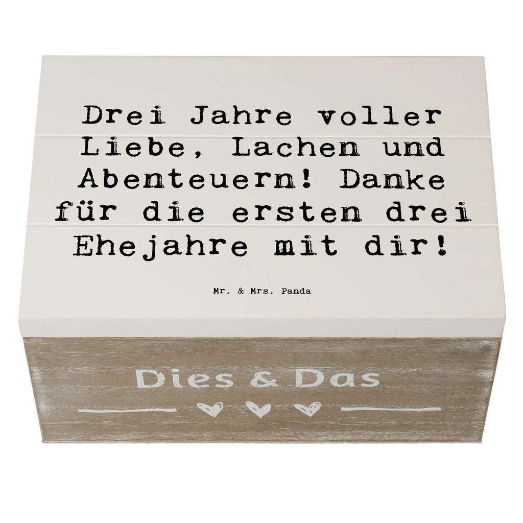 Wooden chest Saying Drei Jahre voller Liebe, Lachen und Abenteuern! Danke für die ersten drei Ehejahre mit dir! Kiste, Geschenkbox, Schatzkiste, Truhe, Dekokiste, Holzkiste, Erinnerungskiste, Erinnerungsbox, Aufbewahrungsbox, Schatulle, Geschenkdose, XXL, Hochzeit, Hochzeitsgeschenk, Ehe, Hochzeitsfeier, Trauung, Trauungsgeschenk, Hochzeitskarte, Verlobungsfeier, Verlobungsgeschenk, Hochzeitsgeschenkideen, Hochzeitsgeschenke für Brautpaar