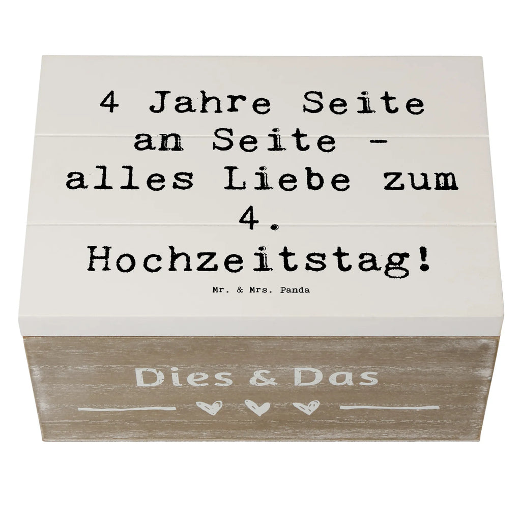 Wooden chest Saying 4 Jahre Seite an Seite - alles Liebe zum 4. Hochzeitstag! Holzkiste, Kiste, Schatzkiste, Truhe, Schatulle, XXL, Erinnerungsbox, Erinnerungskiste, Dekokiste, Aufbewahrungsbox, Geschenkbox, Geschenkdose, Hochzeit, Hochzeitsgeschenk, Ehe, Hochzeitsfeier, Trauung, Trauungsgeschenk, Hochzeitskarte, Verlobungsfeier, Verlobungsgeschenk, Hochzeitsgeschenkideen, Hochzeitsgeschenke für Brautpaar