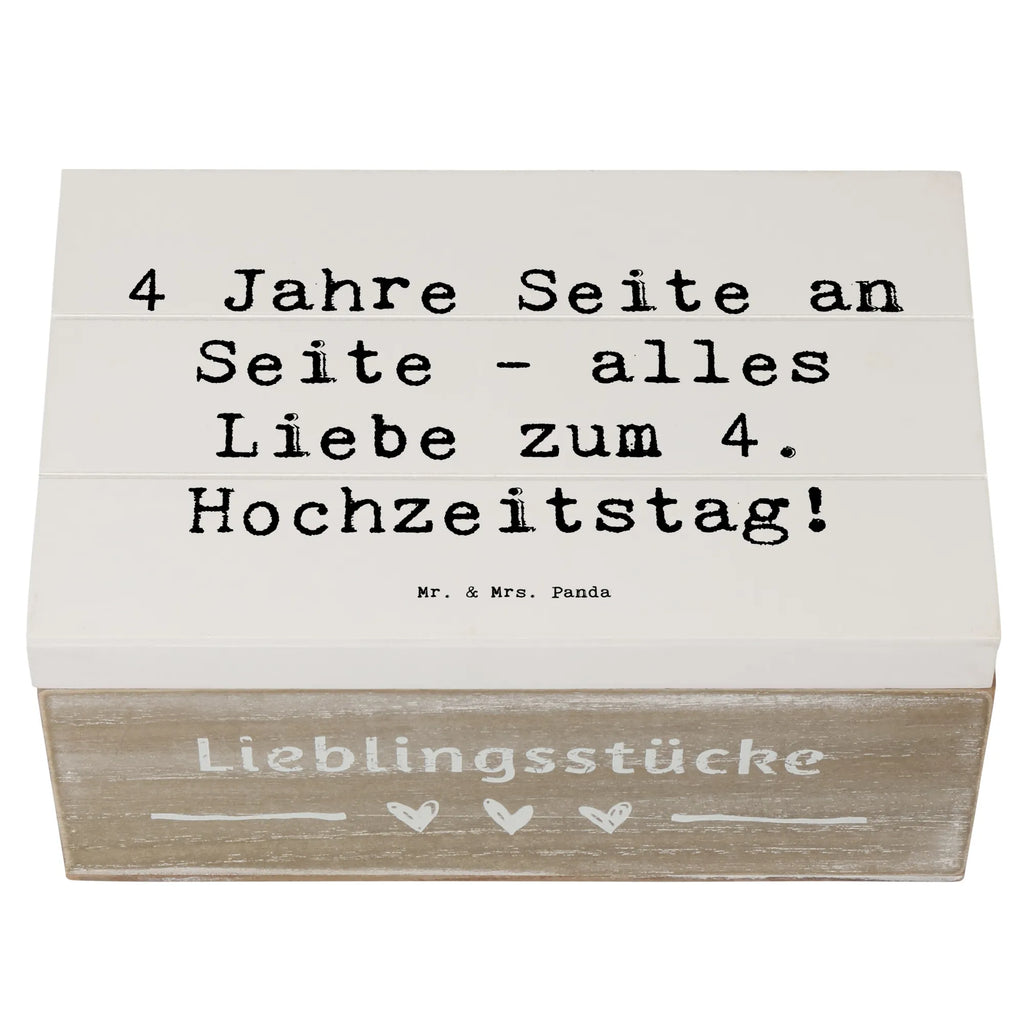 Wooden chest Saying 4 Jahre Seite an Seite - alles Liebe zum 4. Hochzeitstag! Holzkiste, Kiste, Schatzkiste, Truhe, Schatulle, XXL, Erinnerungsbox, Erinnerungskiste, Dekokiste, Aufbewahrungsbox, Geschenkbox, Geschenkdose, Hochzeit, Hochzeitsgeschenk, Ehe, Hochzeitsfeier, Trauung, Trauungsgeschenk, Hochzeitskarte, Verlobungsfeier, Verlobungsgeschenk, Hochzeitsgeschenkideen, Hochzeitsgeschenke für Brautpaar