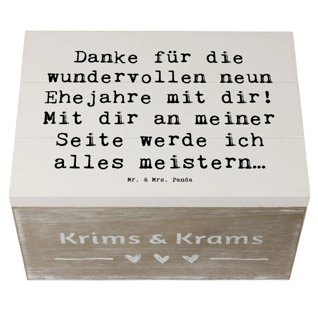 Wooden chest Saying Danke für die wundervollen neun Ehejahre mit dir! Mit dir an meiner Seite werde ich alles meistern… Erinnerungskiste, Dekokiste, Schatzkiste, Geschenkbox, Erinnerungsbox, Holzkiste, Geschenkdose, Kiste, Aufbewahrungsbox, Schatulle, Truhe, XXL, Hochzeit, Hochzeitsgeschenk, Ehe, Hochzeitsfeier, Trauung, Trauungsgeschenk, Hochzeitskarte, Verlobungsfeier, Verlobungsgeschenk, Hochzeitsgeschenkideen, Hochzeitsgeschenke für Brautpaar