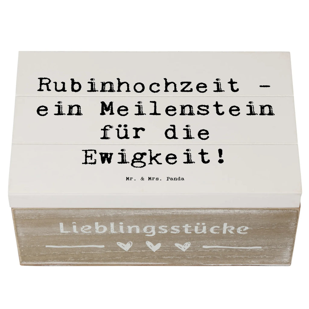Holzkiste Spruch 40. Hochzeitstag Rubinhochzeit Dekokiste, Kiste, Geschenkbox, XXL, Aufbewahrungsbox, Geschenkdose, Erinnerungsbox, Schatulle, Holzkiste, Schatzkiste, Erinnerungskiste, Truhe, Hochzeit, Hochzeitsgeschenk, Ehe, Hochzeitsfeier, Trauung, Trauungsgeschenk, Hochzeitskarte, Verlobungsfeier, Verlobungsgeschenk, Hochzeitsgeschenkideen, Hochzeitsgeschenke für Brautpaar