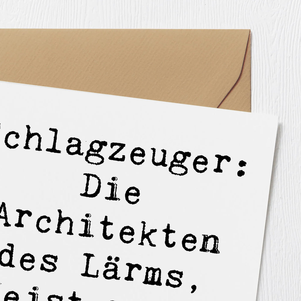 Deluxe Card Saying Schlagzeuger: Die Architekten des Lärms, Meister des Rhythmus. Einladungskarte, Geburtstagskarte, Karte, Hochwertige Klappkarte, Grußkarte, Hochwertige Grußkarte, Klappkarte, Hochzeitskarte, Glückwunschkarte, Instrumente, Geschenke Musiker, Musikliebhaber
