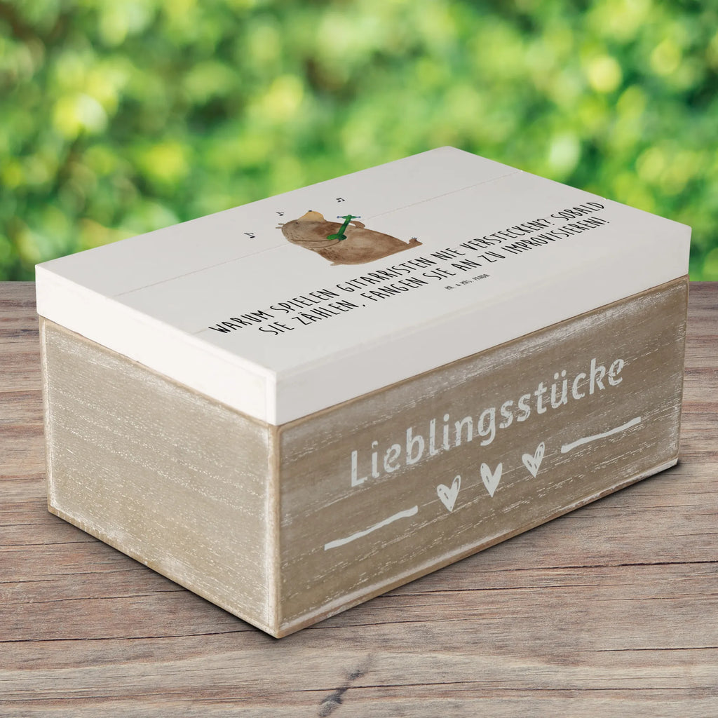 Wooden chest Warum spielen Gitarristen nie Verstecken? Sobald sie zählen, fangen sie an zu improvisieren! Schatulle, Erinnerungskiste, Geschenkbox, Erinnerungsbox, XXL, Dekokiste, Schatzkiste, Holzkiste, Geschenkdose, Aufbewahrungsbox, Kiste, Truhe, Instrumente, Geschenke Musiker, Musikliebhaber