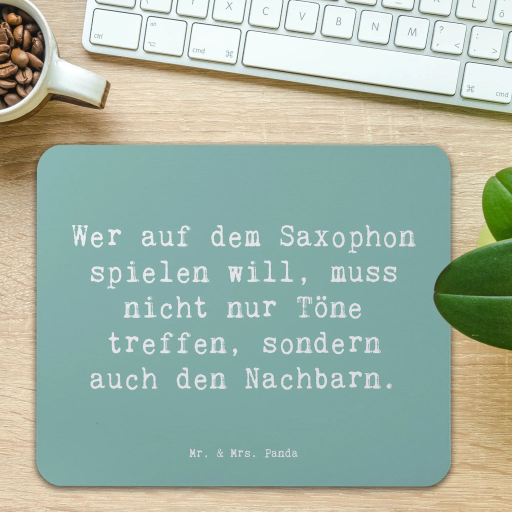 Mouse mat Saying Wer auf dem Saxophon spielen will, muss nicht nur Töne treffen, sondern auch den Nachbarn. mausteppich, pc mausunterlage, Mausmatte, gummi mauspad, Mauspad, computer mauspad, laptop mauspad, notebook mauspad, computermatte, mousematte, Mouse Pad, pc mousepad, computer mousepad, pc mauspad, laptop mousepad, mauspad laptop, mauspad pc, Mousepad, Mausunterlage, Geschenke Musiker, Instrumente, Musikliebhaber