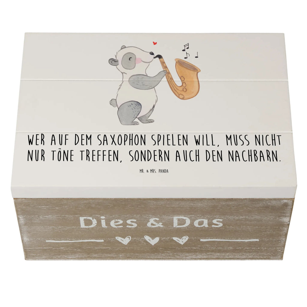 Wooden chest Wer auf dem Saxophon spielen will, muss nicht nur Töne treffen, sondern auch den Nachbarn. Geschenkbox, XXL, Kiste, Aufbewahrungsbox, Schatzkiste, Schatulle, Erinnerungskiste, Erinnerungsbox, Geschenkdose, Holzkiste, Truhe, Dekokiste, Instrumente, Geschenke Musiker, Musikliebhaber