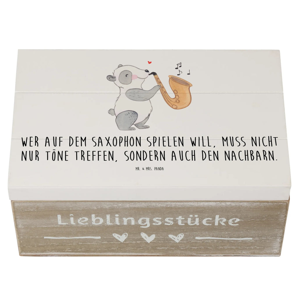 Wooden chest Wer auf dem Saxophon spielen will, muss nicht nur Töne treffen, sondern auch den Nachbarn. Geschenkbox, XXL, Kiste, Aufbewahrungsbox, Schatzkiste, Schatulle, Erinnerungskiste, Erinnerungsbox, Geschenkdose, Holzkiste, Truhe, Dekokiste, Instrumente, Geschenke Musiker, Musikliebhaber