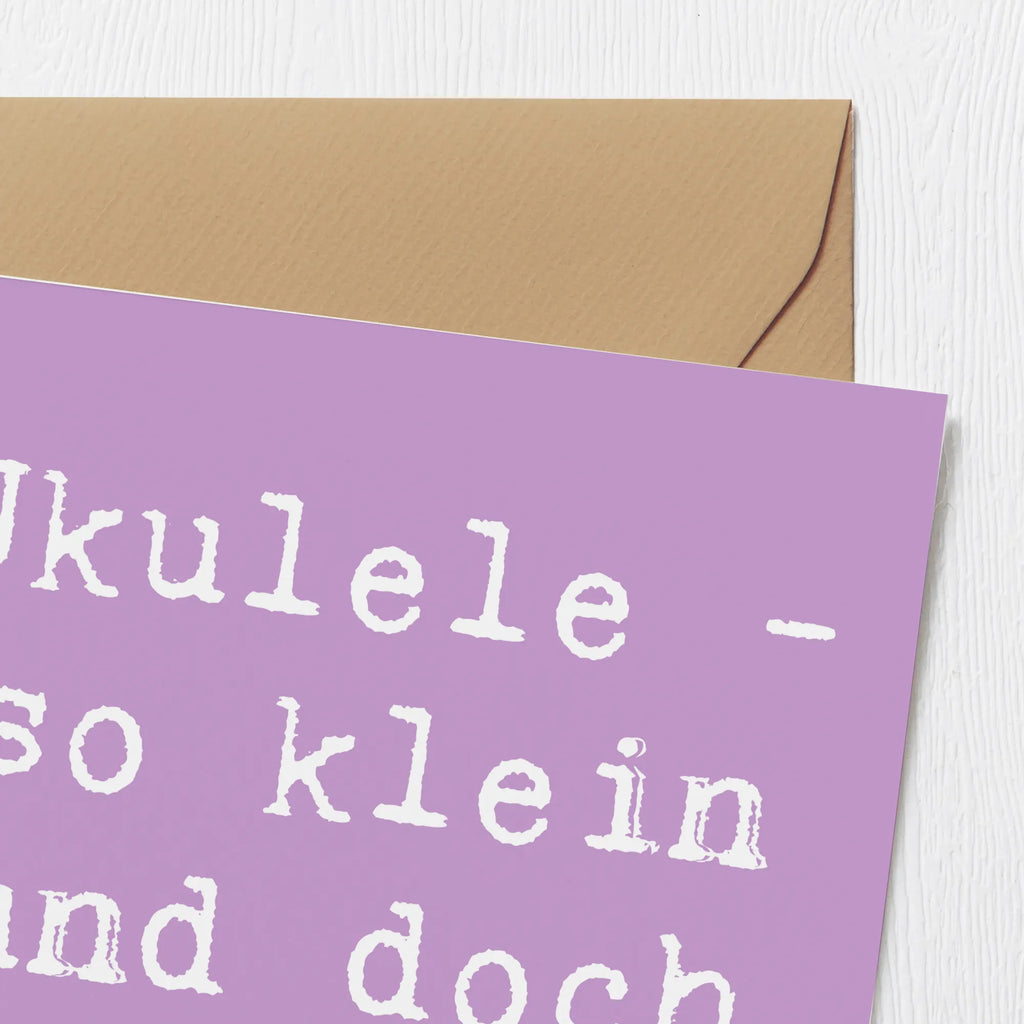 Deluxe Card Saying Ukulele - so klein und doch so fein! Glückwunschkarte, Geburtstagskarte, Hochwertige Klappkarte, Einladungskarte, Grußkarte, Klappkarte, Hochzeitskarte, Karte, Hochwertige Grußkarte, Instrumente, Geschenke Musiker, Musikliebhaber