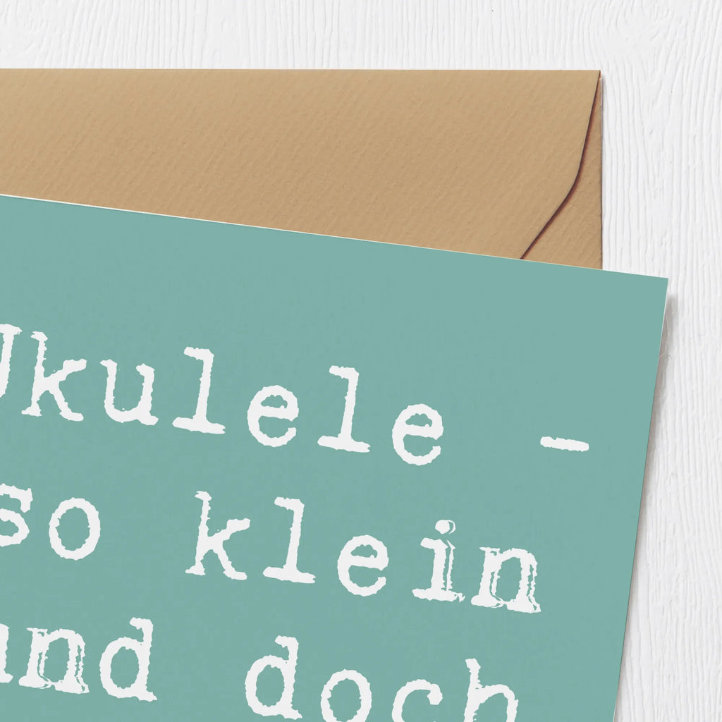 Deluxe Card Saying Ukulele - so klein und doch so fein! Glückwunschkarte, Geburtstagskarte, Hochwertige Klappkarte, Einladungskarte, Grußkarte, Klappkarte, Hochzeitskarte, Karte, Hochwertige Grußkarte, Instrumente, Geschenke Musiker, Musikliebhaber