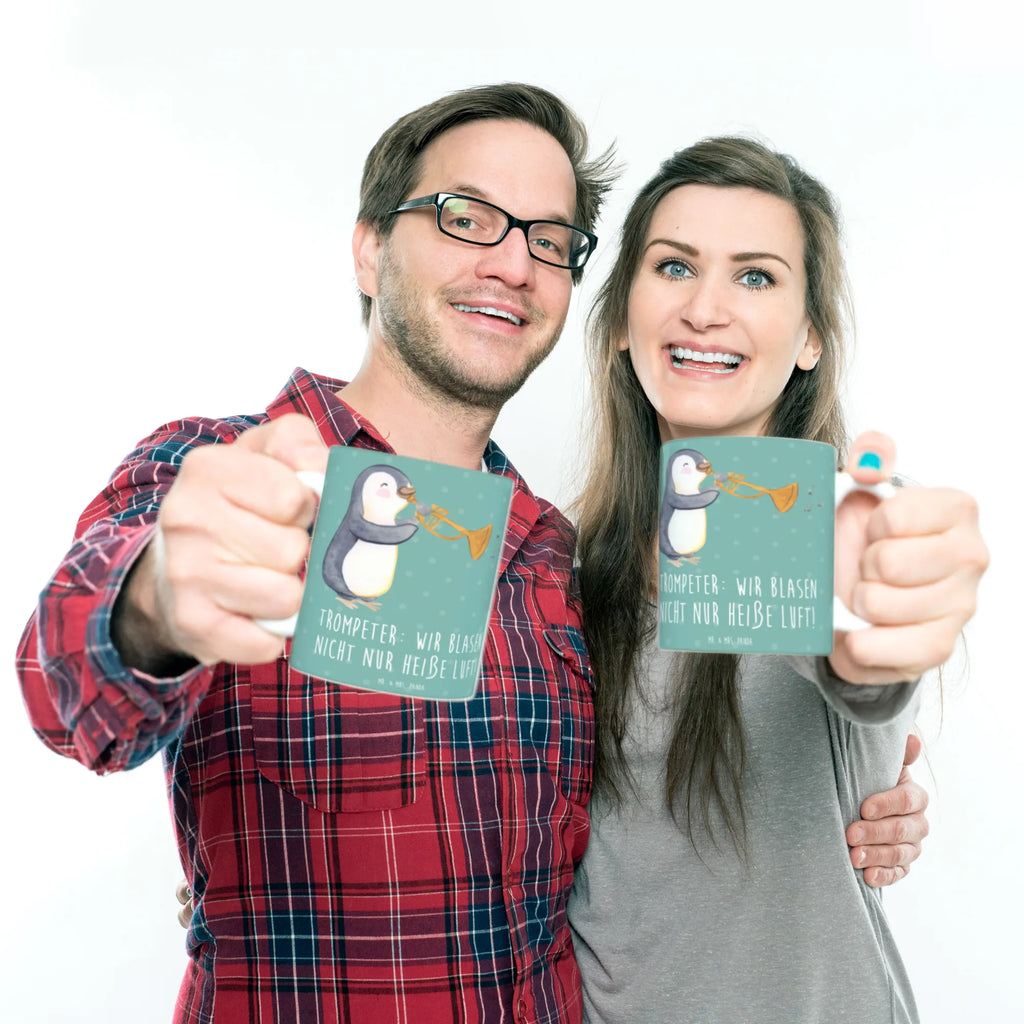 Mug Trompeter: Wir blasen nicht nur heiße Luft! Tasse mit Motiven, Keramiktasse, Tasse, Kaffeetasse, Geschenktasse, Porzellantasse, Bürotasse, Tasse mit Zitaten, Teetasse, Instrumente, Geschenke Musiker, Musikliebhaber
