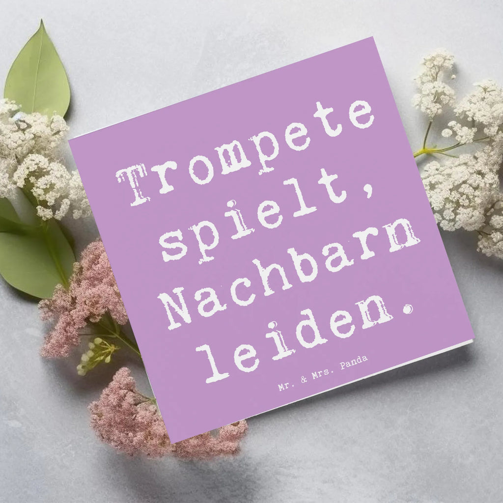 Deluxe Card Saying Trompete spielt, Nachbarn leiden. Hochwertige Klappkarte, Klappkarte, Karte, Hochwertige Grußkarte, Einladungskarte, Grußkarte, Hochzeitskarte, Geburtstagskarte, Glückwunschkarte, Instrumente, Geschenke Musiker, Musikliebhaber