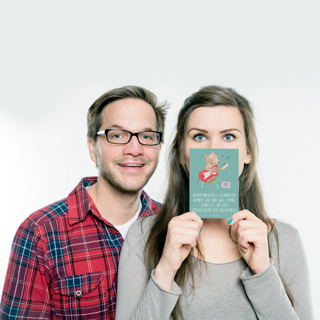Postcard Warum brauchen E-Gitarristen niemals eine Uhr? Weil Timing etwas ist, das der Schlagzeuger sich sorgen muss! Karte, Einladung Geburtstag, Einladung, Ansichtskarte, Ansichtskarten, Einladungskarten Geburtstag, Dankeskarte, Grußkarte, Geschenkkarte, Einladungskarte, Geburtstagskarte, Postkarte, Instrumente, Geschenke Musiker, Musikliebhaber