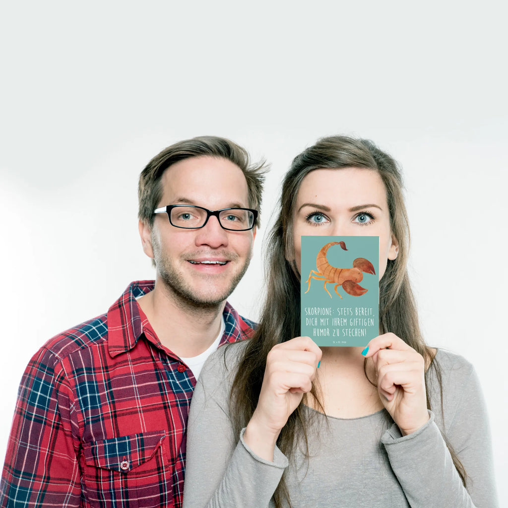 Postcard Skorpione: Stets bereit, dich mit ihrem giftigen Humor zu stechen! Einladungskarten Geburtstag, Karte, Geschenkkarte, Geburtstagskarte, Einladungskarte, Grußkarte, Einladung Geburtstag, Ansichtskarten, Einladung, Dankeskarte, Ansichtskarte, Postkarte, Tierkreiszeichen, Sternzeichen, Horoskop, Astrologie, Aszendent