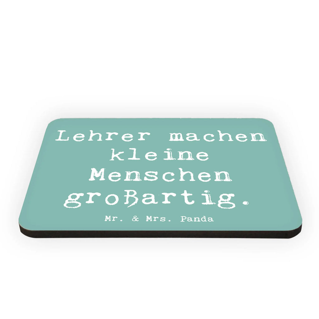 Magnet Saying Lehrer machen kleine Menschen großartig. Pinnwandmagnet, Kühlschrank Dekoration, Kühlschrankmagnet, Souvenir Magnet, Dekomagnet, Motivmagnete, Notiz Magnet, Whiteboard Magnet, sprüche, zitate, spruch kollektion, inspiration, motivation, lebensweisheiten, geschenkideen, wanddeko, wohnaccessoires, sprüche sammlung, schöne sprüche, glück, liebe, freude, lächeln, alltag verschönern, nachhaltige geschenke, dekoration, kreativ, einzigartig, shopify, mr and mrs panda