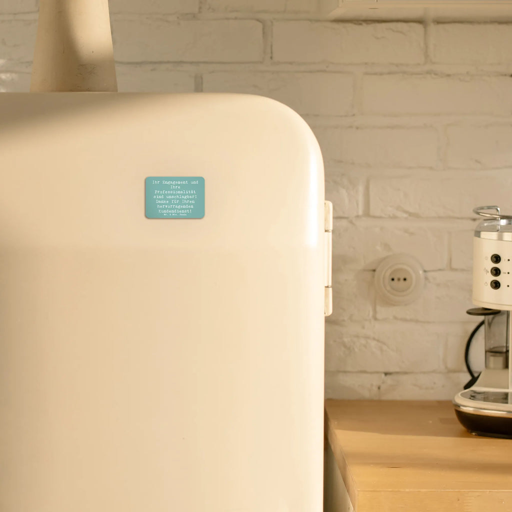 Magnet Saying Ihr Engagement und Ihre Professionalität sind unschlagbar! Danke für Ihren hervorragenden Kundendienst! Kühlschrankmagnet, Pinnwandmagnet, Souvenir Magnet, Motivmagnete, Dekomagnet, Whiteboard Magnet, Notiz Magnet, Kühlschrank Dekoration