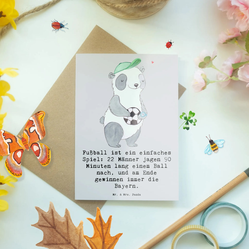 Greetings card Fußball ist ein einfaches Spiel: 22 Männer jagen 90 Minuten lang einem Ball nach, und am Ende gewinnen immer die Bayern. Grußkarte, Hochzeitskarte, Klappkarte, Glückwunschkarte, Ansichtskarten, Geburtstagskarte, Karte, Einladungskarte, Geschenk, Sport, Sportart, Hobby, Schenken, Danke, Dankeschön, Auszeichnung, Gewinn, Sportler