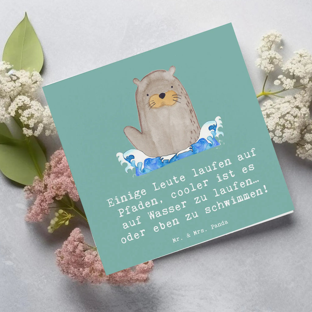 Deluxe Card Einige Leute laufen auf Pfaden, cooler ist es auf Wasser zu laufen… oder eben zu schwimmen! Karte, Hochzeitskarte, Glückwunschkarte, Grußkarte, Hochwertige Grußkarte, Hochwertige Klappkarte, Geburtstagskarte, Klappkarte, Einladungskarte, Geschenk, Sport, Sportart, Hobby, Schenken, Danke, Dankeschön, Auszeichnung, Gewinn, Sportler