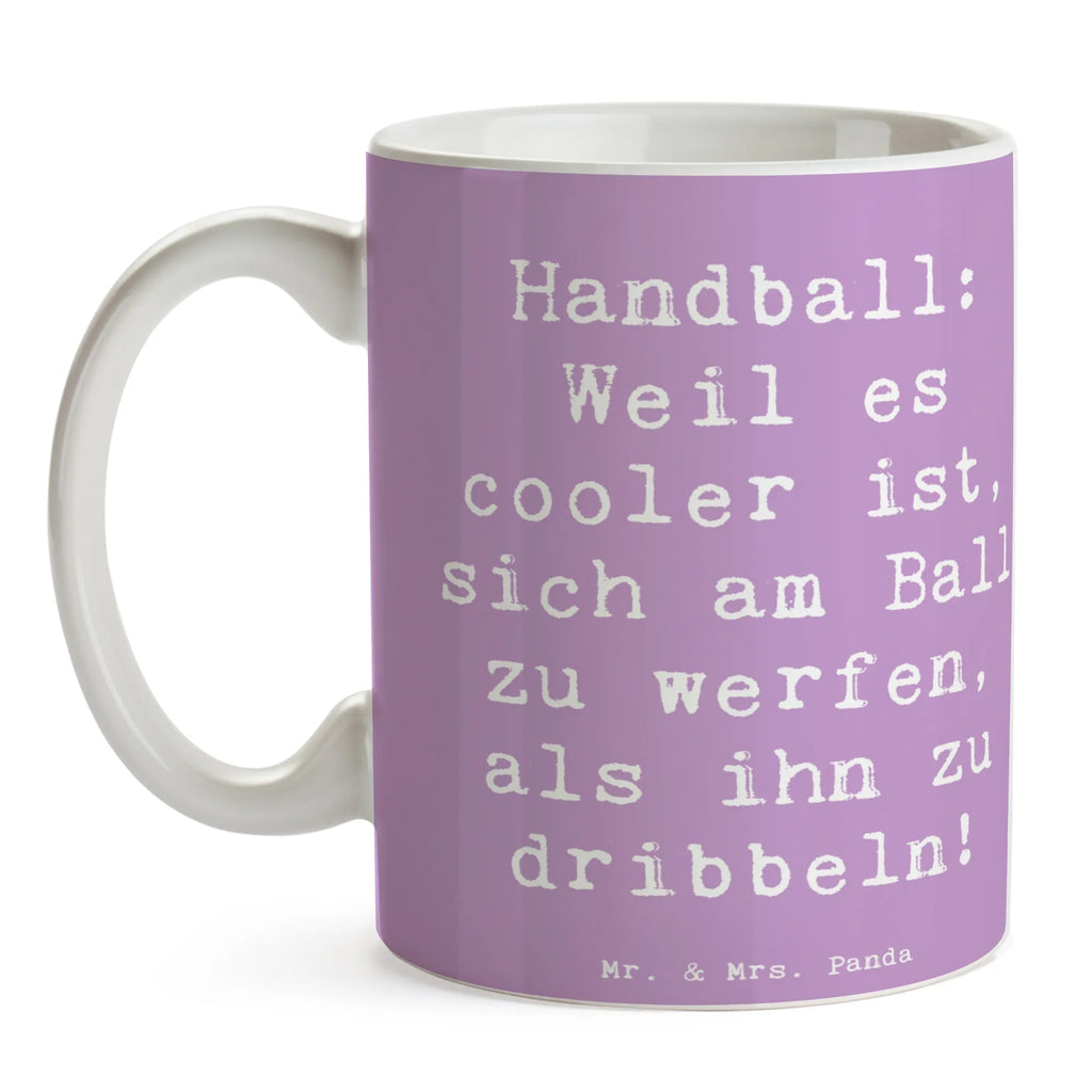 Mug Saying Handball: Weil es cooler ist, sich am Ball zu werfen, als ihn zu dribbeln! Kaffeetasse, Teetasse, Bürotasse, Tasse, Keramiktasse, Geschenktasse, Tasse mit Motiven, Porzellantasse, Tasse mit Zitaten, Geschenk, Sport, Sportart, Hobby, Schenken, Danke, Dankeschön, Auszeichnung, Gewinn, Sportler