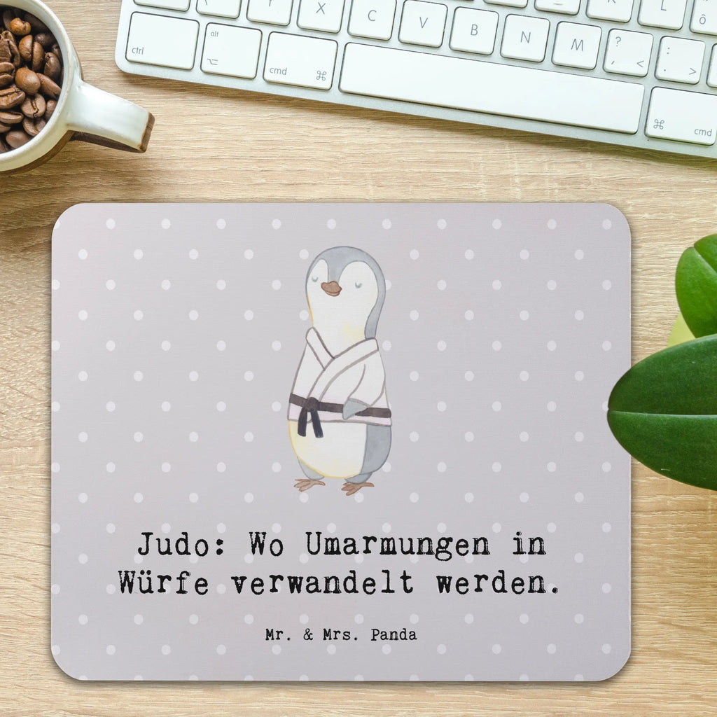 Mouse mat Judo: Wo Umarmungen in Würfe verwandelt werden. PC Zubehör, Einzigartiges Mauspad, Mauspad Büro, Mousepad, Mauspad, Designer Mauspad, Büroausstattung, Arbeitszimmer, Mausunterlage, Computer zubehör, Geschenk, Sport, Sportart, Hobby, Schenken, Danke, Dankeschön, Auszeichnung, Gewinn, Sportler
