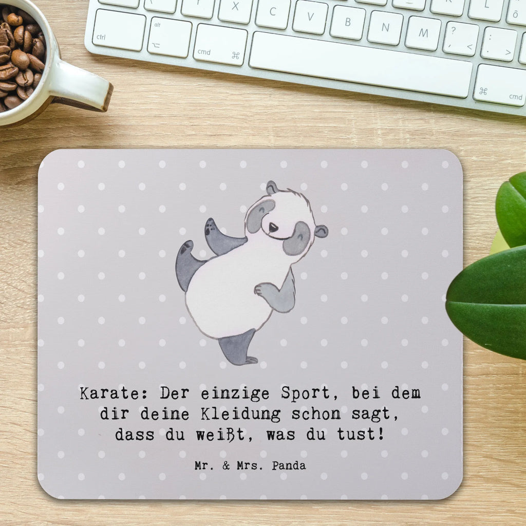 Mouse mat Karate: Der einzige Sport, bei dem dir deine Kleidung schon sagt, dass du weißt, was du tust! Arbeitszimmer, Mauspad Büro, Designer Mauspad, Einzigartiges Mauspad, Mauspad, Mousepad, Computer zubehör, Mausunterlage, PC Zubehör, Büroausstattung, Geschenk, Sport, Sportart, Hobby, Schenken, Danke, Dankeschön, Auszeichnung, Gewinn, Sportler