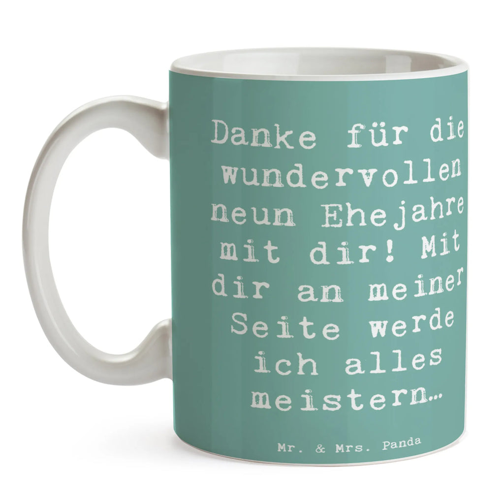 Mug Saying Danke für die wundervollen neun Ehejahre mit dir! Mit dir an meiner Seite werde ich alles meistern… Bürotasse, Tasse mit Motiven, Kaffeetasse, Teetasse, Tasse, Porzellantasse, Geschenktasse, Tasse mit Zitaten, Keramiktasse, Hochzeit, Hochzeitsgeschenk, Ehe, Hochzeitsfeier, Trauung, Trauungsgeschenk, Hochzeitskarte, Verlobungsfeier, Verlobungsgeschenk, Hochzeitsgeschenkideen, Hochzeitsgeschenke für Brautpaar