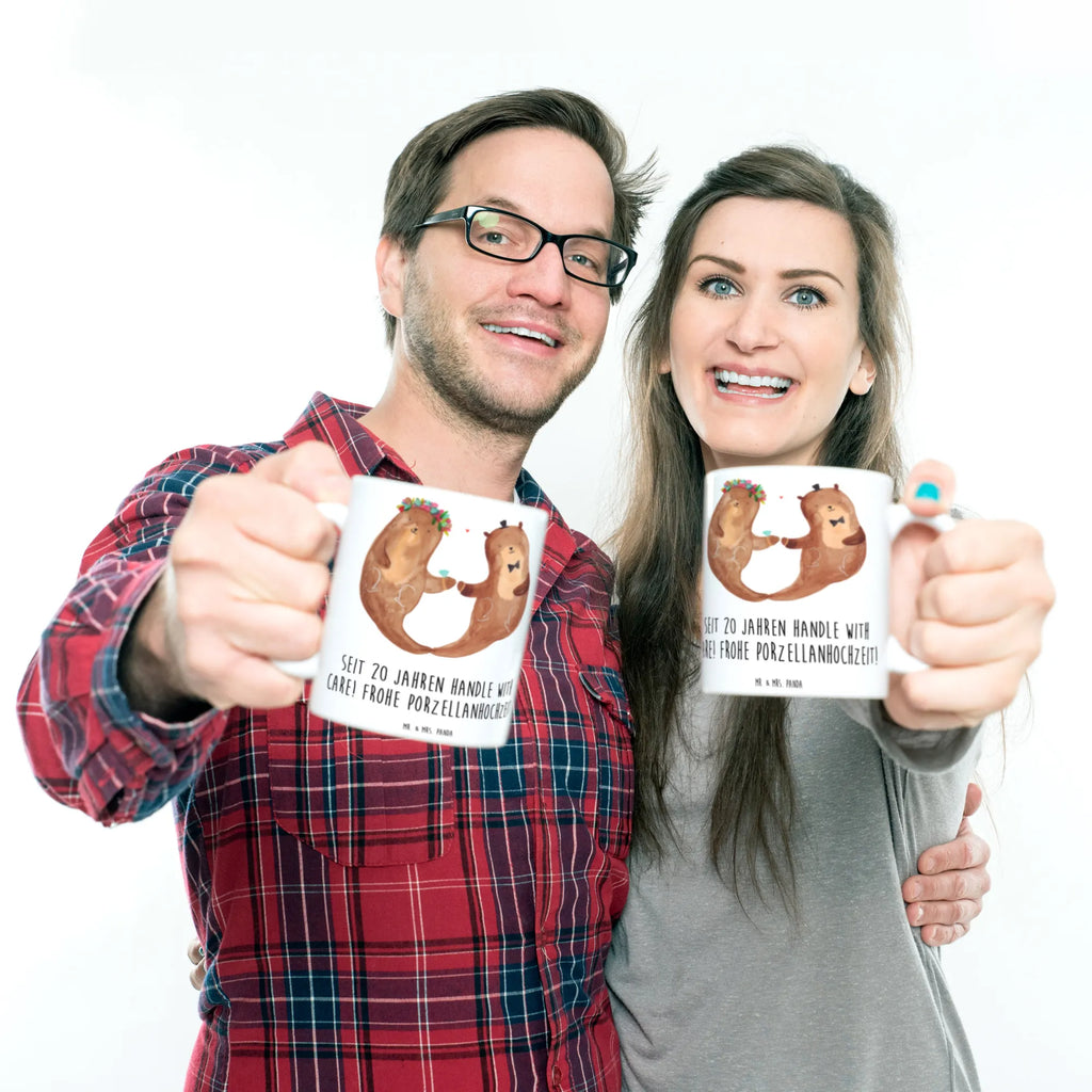 Mug Seit 20 Jahren handle with care! Frohe Porzellanhochzeit! Kaffeetasse, Tasse, Porzellantasse, Tasse mit Motiven, Bürotasse, Tasse mit Zitaten, Keramiktasse, Geschenktasse, Teetasse, Hochzeit, Hochzeitsgeschenk, Ehe, Hochzeitsfeier, Trauung, Trauungsgeschenk, Hochzeitskarte, Verlobungsfeier, Verlobungsgeschenk, Hochzeitsgeschenkideen, Hochzeitsgeschenke für Brautpaar