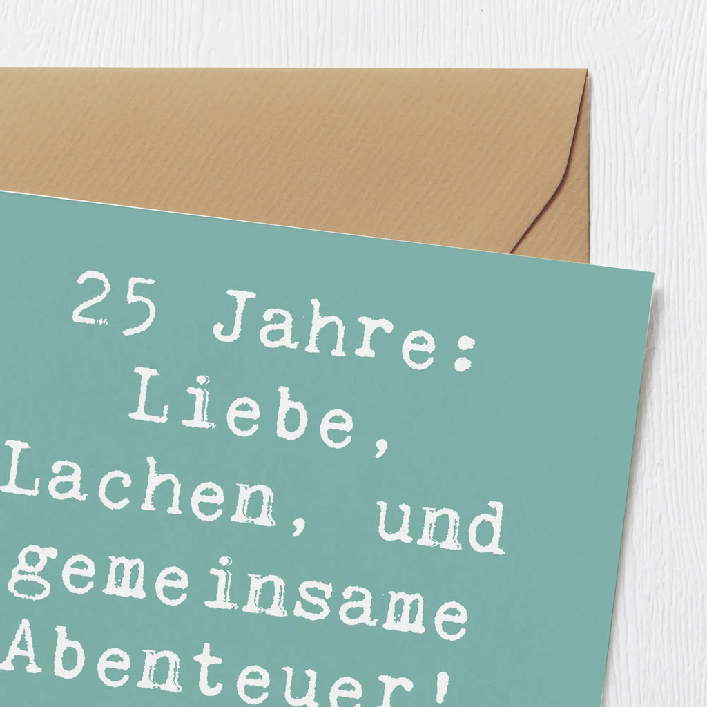Deluxe Card Saying 25 Jahre: Liebe, Lachen, und gemeinsame Abenteuer! Prost auf die nächsten 25! Hochwertige Grußkarte, Glückwunschkarte, Einladungskarte, Hochzeitskarte, Grußkarte, Hochwertige Klappkarte, Geburtstagskarte, Klappkarte, Karte, Hochzeit, Hochzeitsgeschenk, Ehe, Hochzeitsfeier, Trauung, Trauungsgeschenk, Verlobungsfeier, Verlobungsgeschenk, Hochzeitsgeschenkideen, Hochzeitsgeschenke für Brautpaar