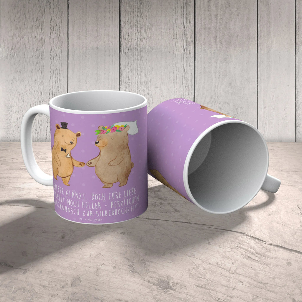Mug Silber glänzt, doch eure Liebe strahlt noch heller - Herzlichen Glückwunsch zur Silberhochzeit! Geschenktasse, Bürotasse, Keramiktasse, Tasse mit Zitaten, Tasse, Teetasse, Kaffeetasse, Porzellantasse, Tasse mit Motiven, Hochzeit, Hochzeitsgeschenk, Ehe, Hochzeitsfeier, Trauung, Trauungsgeschenk, Hochzeitskarte, Verlobungsfeier, Verlobungsgeschenk, Hochzeitsgeschenkideen, Hochzeitsgeschenke für Brautpaar