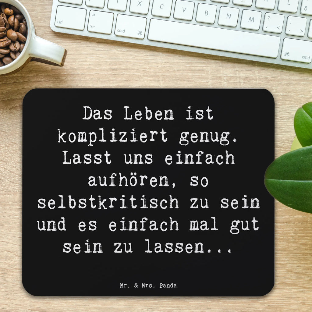 Mouse mat Saying Das Leben ist kompliziert genug. Lasst uns einfach aufhören, so selbstkritisch zu sein und es einfach mal gut sein zu lassen...  Computer zubehör, Designer Mauspad, Einzigartiges Mauspad, Büroausstattung, Mausunterlage, Arbeitszimmer, Mauspad Büro, PC Zubehör, Mousepad, Mauspad