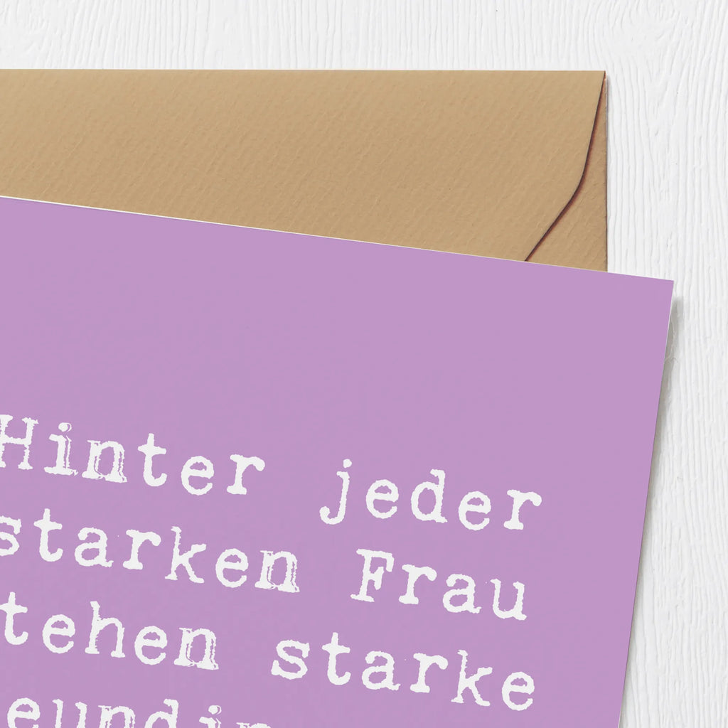 Deluxe Card Saying Hinter jeder starken Frau stehen starke Freundinnen... Hochwertige Klappkarte, Klappkarte, Geburtstagskarte, Hochwertige Grußkarte, Karte, Grußkarte, Glückwunschkarte, Hochzeitskarte, Einladungskarte, sprüche, zitate, spruch kollektion, inspiration, motivation, lebensweisheiten, geschenkideen, wanddeko, wohnaccessoires, sprüche sammlung, schöne sprüche, glück, liebe, freude, lächeln, alltag verschönern, nachhaltige geschenke, dekoration, kreativ, einzigartig, shopify, mr and mrs panda