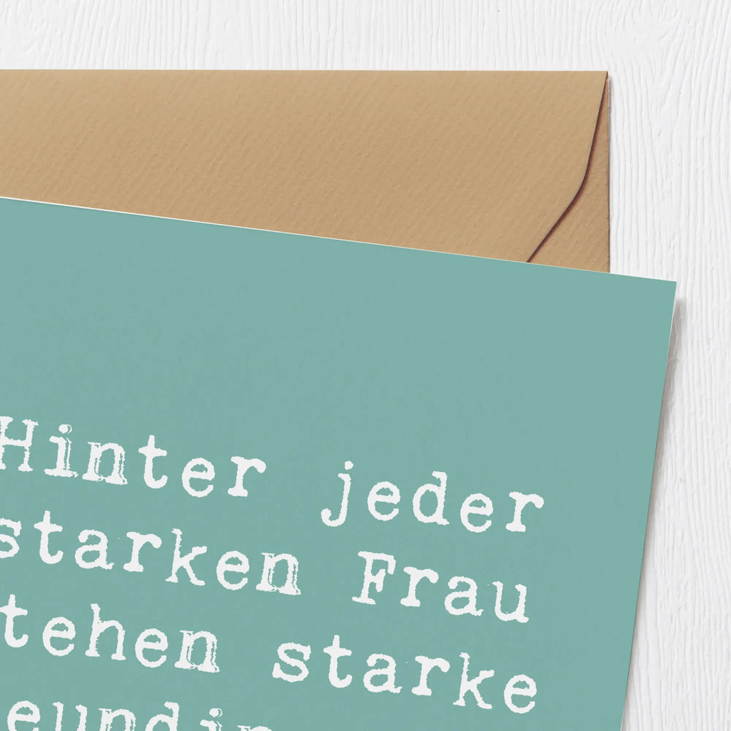 Deluxe Card Saying Hinter jeder starken Frau stehen starke Freundinnen... Hochwertige Klappkarte, Klappkarte, Geburtstagskarte, Hochwertige Grußkarte, Karte, Grußkarte, Glückwunschkarte, Hochzeitskarte, Einladungskarte, sprüche, zitate, spruch kollektion, inspiration, motivation, lebensweisheiten, geschenkideen, wanddeko, wohnaccessoires, sprüche sammlung, schöne sprüche, glück, liebe, freude, lächeln, alltag verschönern, nachhaltige geschenke, dekoration, kreativ, einzigartig, shopify, mr and mrs panda