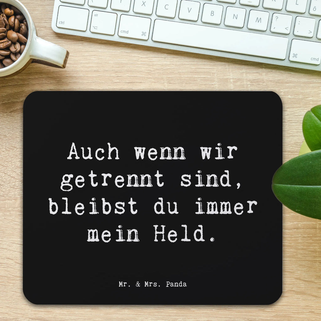 Mouse mat Saying Auch wenn wir getrennt sind, bleibst du immer mein Held. Arbeitszimmer, PC Zubehör, Computer zubehör, Mausunterlage, Büroausstattung, Mousepad, Designer Mauspad, Einzigartiges Mauspad, Mauspad Büro, Mauspad