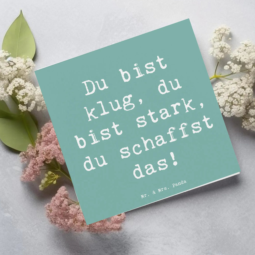Deluxe Card Saying Du bist klug, du bist stark, du schaffst das! Karte, Hochwertige Grußkarte, Einladungskarte, Geburtstagskarte, Hochwertige Klappkarte, Klappkarte, Grußkarte, Hochzeitskarte, Glückwunschkarte, sprüche, zitate, spruch kollektion, inspiration, motivation, lebensweisheiten, geschenkideen, wanddeko, wohnaccessoires, sprüche sammlung, schöne sprüche, glück, liebe, freude, lächeln, alltag verschönern, nachhaltige geschenke, dekoration, kreativ, einzigartig, shopify, mr and mrs panda