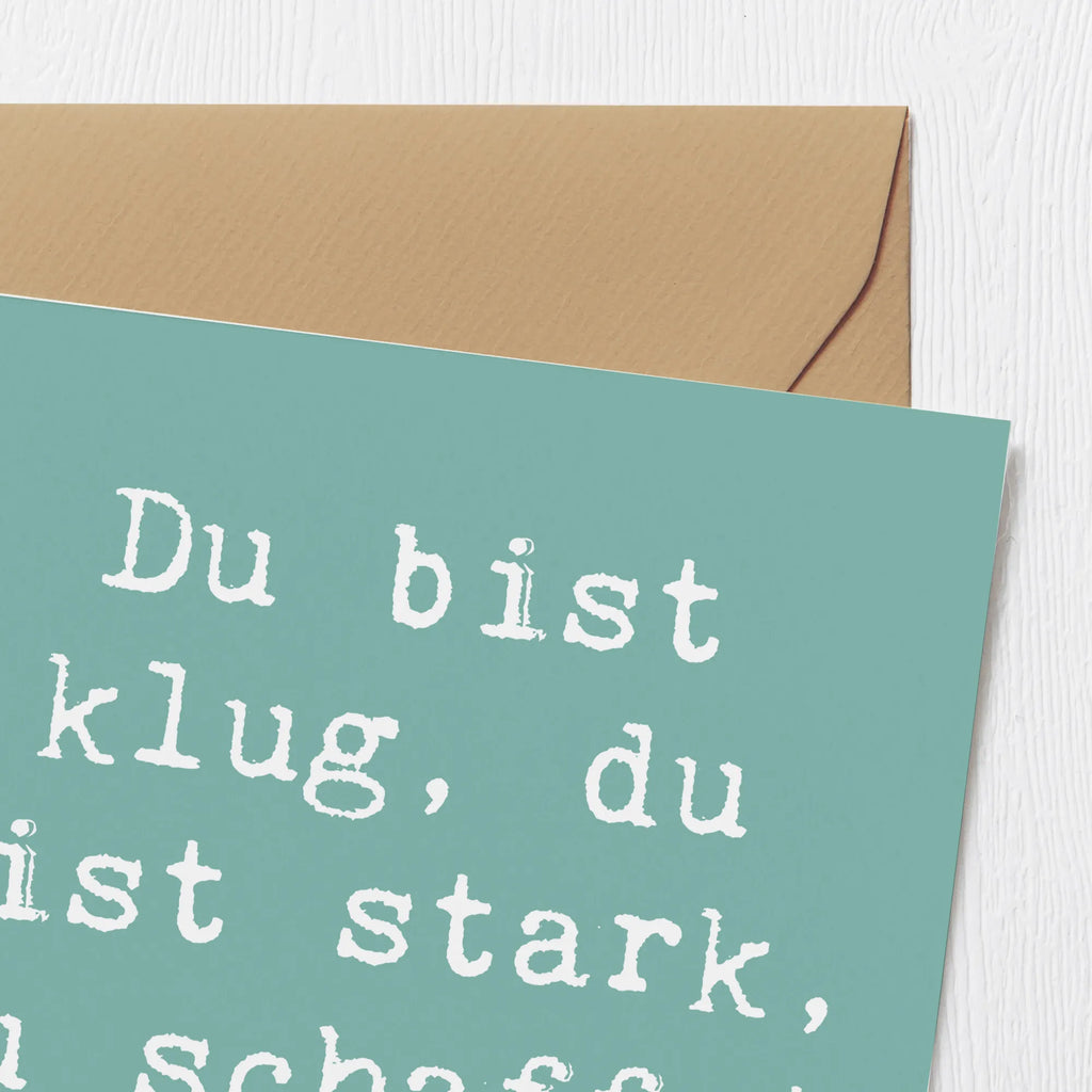 Deluxe Card Saying Du bist klug, du bist stark, du schaffst das! Karte, Hochwertige Grußkarte, Einladungskarte, Geburtstagskarte, Hochwertige Klappkarte, Klappkarte, Grußkarte, Hochzeitskarte, Glückwunschkarte, sprüche, zitate, spruch kollektion, inspiration, motivation, lebensweisheiten, geschenkideen, wanddeko, wohnaccessoires, sprüche sammlung, schöne sprüche, glück, liebe, freude, lächeln, alltag verschönern, nachhaltige geschenke, dekoration, kreativ, einzigartig, shopify, mr and mrs panda