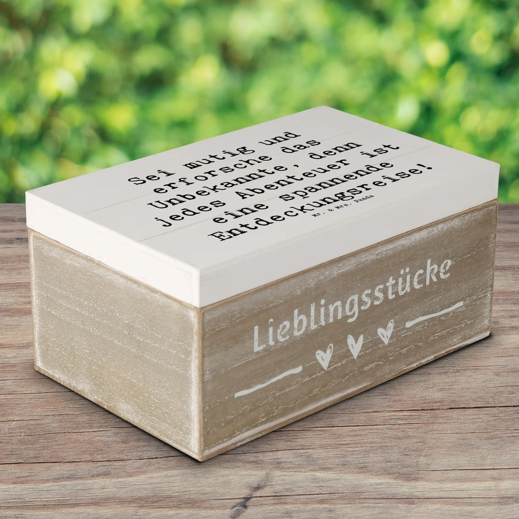 Wooden chest Saying Sei mutig und erforsche das Unbekannte, denn jedes Abenteuer ist eine spannende Entdeckungsreise! Schatulle, Erinnerungskiste, Schatzkiste, Dekokiste, Geschenkdose, Truhe, Aufbewahrungsbox, Holzkiste, Erinnerungsbox, Kiste, Geschenkbox, XXL